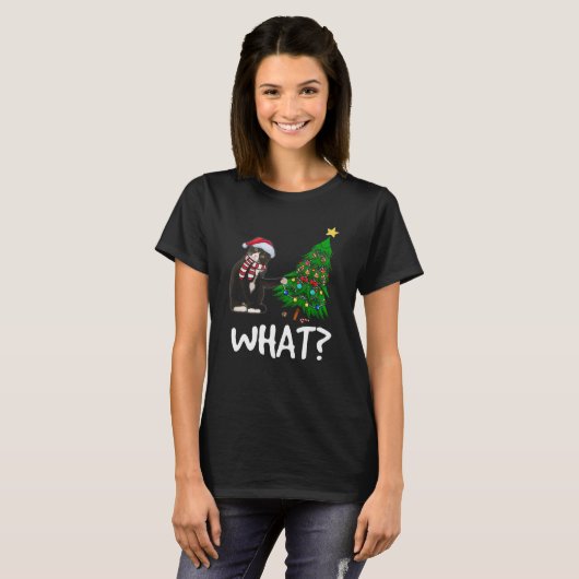 クリスマスツリーを猫に押し付ける黒猫What Tシャツ (正面フル)