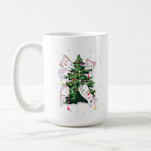 クリスマスツリーを登って飾り付ける猫 コーヒーマグカップ (左)