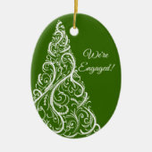 クリスマスツリーオングリーンウィンター婚約 セラミックオーナメント (正面)
