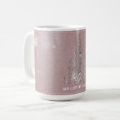 クリスマスツリーグリッターと雪片 |ピンク コーヒーマグカップ (正面左)