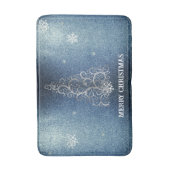 クリスマスツリーグリッターと雪片 |青 バスマット (正面縦)