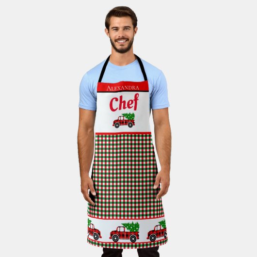 クリスマスツリートラックシェフレッドグリーンホリデープレイド エプロン (着用した状態)