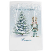 クリスマスツリーナツクラッカー雪片ミディアムギフトB ミディアムペーパーバッグ (正面)