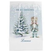 クリスマスツリーナツクラッカー雪片ミディアムギフトB ミディアムペーパーバッグ (裏面)