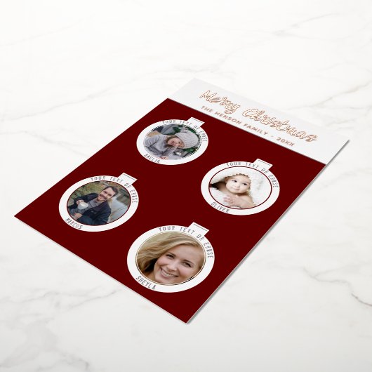 クリスマスツリーボールレッドファミリーフォトコラージュ 箔シーズンカード (回転した状態)