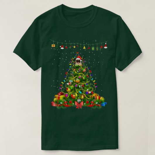 クリスマスツリーライトパグ犬のギフトオーバー Tシャツ (デザイン正面)
