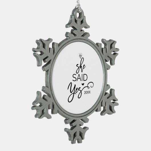 クリスマスツリー彼女はYesと言った婚約した スノーフレークピューターオーナメント (左)