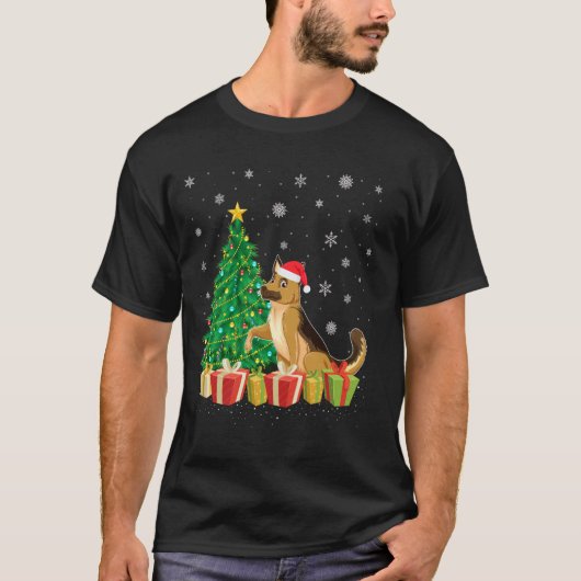 クリスマスツリー点灯サンタ帽子ジャーマンシェパード Tシャツ (正面)