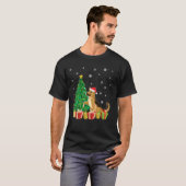 クリスマスツリー点灯サンタ帽子ジャーマンシェパード Tシャツ (正面フル)