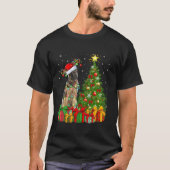 クリスマスツリー照明サンタハットドイツシェパードドッグC Tシャツ (正面)