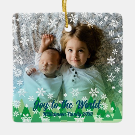 クリスマスツリー白い雪の結晶が世界に喜ぶ セラミックオーナメント (正面)