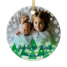 クリスマスツリー白い雪の結晶が世界に喜ぶ