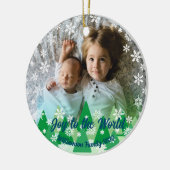 クリスマスツリー白い雪の結晶が世界に喜ぶ セラミックオーナメント (左)