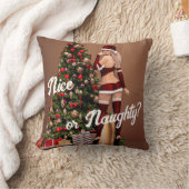 クリスマスツリー近くのセクシーサンタガール クッション (ブランケット)