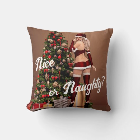 クリスマスツリー近くのセクシーサンタガール クッション (正面)