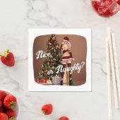 クリスマスツリー近くのセクシーサンタガール スタンダードカクテルナプキン (インサイチュ)