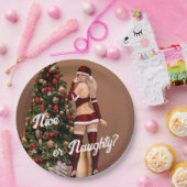 クリスマスツリー近くのセクシーサンタガール ペーパープレート (パーティー)