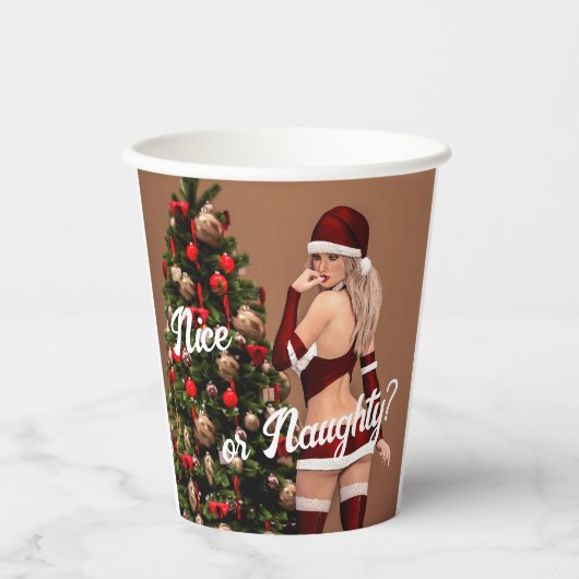 クリスマスツリー近くのセクシーサンタガール 紙コップ (正面)