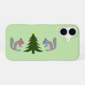 クリスマスツリー飾のリス iPhone 16ケース (裏面横)