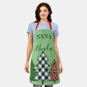 クリスマスツリー コレクション エプロン - 料理人、パン屋さん、おばあちゃんのための (着用した状態)