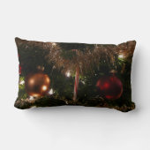 クリスマスツリーIIホリデーレッドと金ゴールド ランバークッション (裏面)