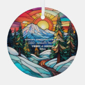 クリスマスデコール山レイニアーパークカ婚約したップル ガラスオーナメント (裏面)