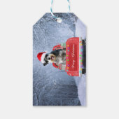 クリスマストラックに座って雪の中のシュナウザー犬 ギフトタグ (裏面)