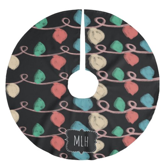 クリスマスドードルストリングライツファミリーイニシャル ブラッシュドポリエステルツリースカート (正面)