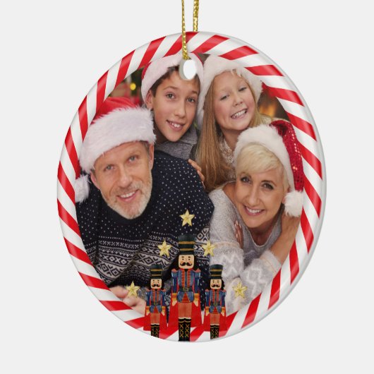クリスマスナック割り当て家族の写真名のパーソナライズ セラミックオーナメント (左)