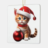 クリスマスハットと赤いクリスマスボールがかわいい猫 セラミックオーナメント (左)