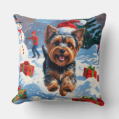 クリスマスハットと雪のヨークシャー・テリア クッション (正面)