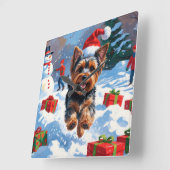 クリスマスハットと雪のヨークシャー・テリア スクエア壁時計 (傾斜)