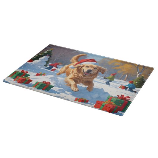 クリスマスハットと雪の中のゴールデンレトリバー カッティングボード (角)
