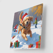 クリスマスハットと雪の中のゴールデンレトリバー スクエア壁時計 (傾斜)