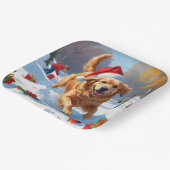 クリスマスハットと雪の中のゴールデンレトリバー ペーパープレート (傾斜あり)