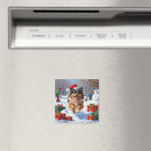クリスマスハットをかぶったケースホンドの雪中奔走 マグネット (インサイチュ (食洗機))
