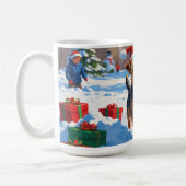 クリスマスハットをかぶったスカイテリアの雪中での奔走 コーヒーマグカップ (左)