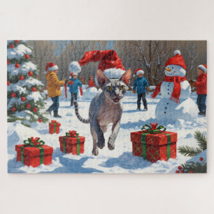 クリスマスハットをかぶったスフィンクス猫の雪の中でのランニング ジグソーパズル