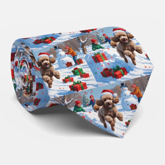 クリスマスハットをかぶった雪の中を走るプードル ネクタイ (ロール)