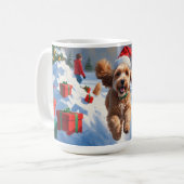 クリスマスハットをかぶって雪の中を走るコッカプー コーヒーマグカップ (正面左)