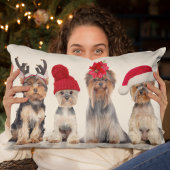 クリスマスハットを持つ可愛いヨークシャーのテリア犬 ランバークッション