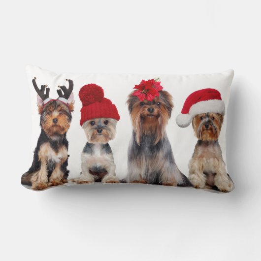 クリスマスハットを持つ可愛いヨークシャーのテリア犬 ランバークッション (正面)