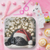 クリスマスハットオンザブラックラブラドールレトリバー ペーパープレート (パーティー)