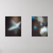 クリスマスバウブルと暗いミステッドの蒸し暑い窓 (正面)