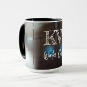 クリスマスバウブルと暗いミステッドの蒸し暑い窓 マグカップ (正面左)