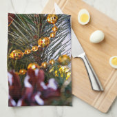 クリスマスパインバウブルとガーランド キッチンタオル (四つ折り)