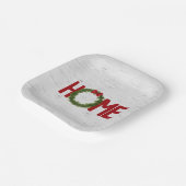 クリスマスパインリースとホーム文字オン樺の木 ペーパープレート (傾斜あり)