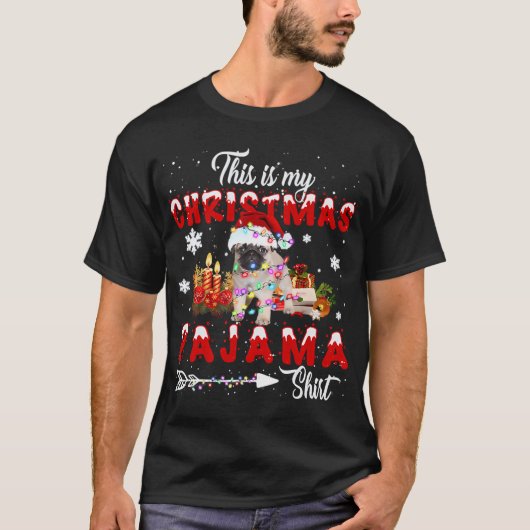 クリスマスパジャマがお気に入り 面白いパグ Tシャツ (正面)