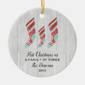 クリスマスパーソナライズされたストッキング三家 セラミックオーナメント (正面)