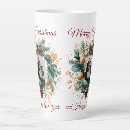 クリスマスパーソナライズされたリースのフォトカード カフェラテマグ (正面)